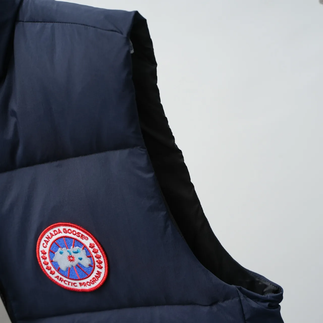 P560 CANADA GOOSE丨Canada Goose 2804 soft cloth stand-up collar down vest with chest label Color: dark blue and red label Size: XS-XXL